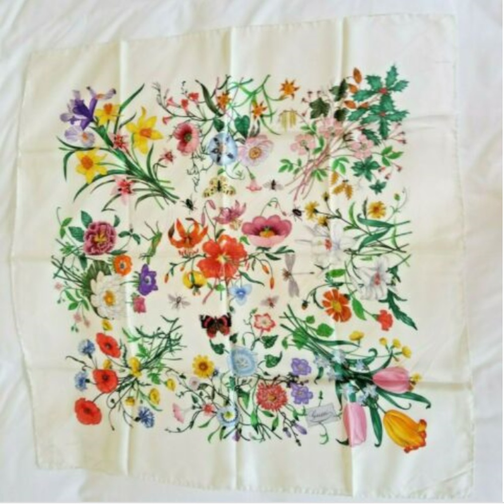 Gucci Vintage Floral Silk Scarf Versatile Classic
